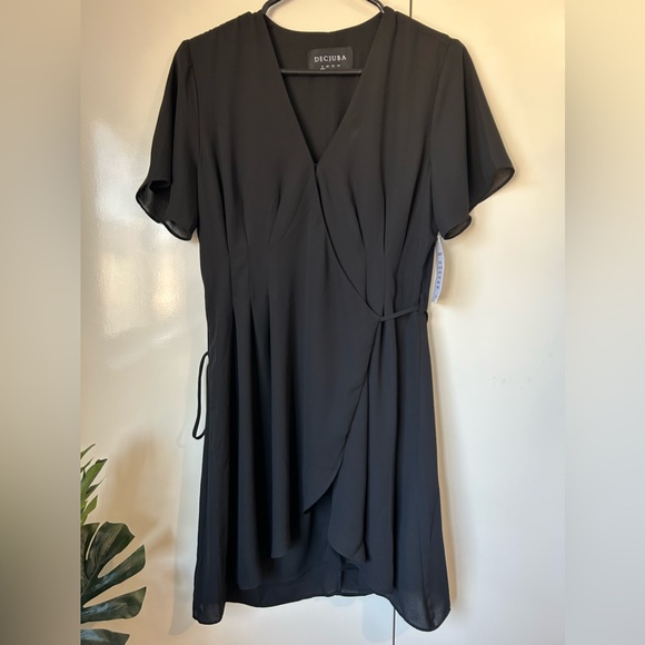 DECJUBA Dresses & Skirts - Brand New with Tag Decjuba Black V Neck Dress